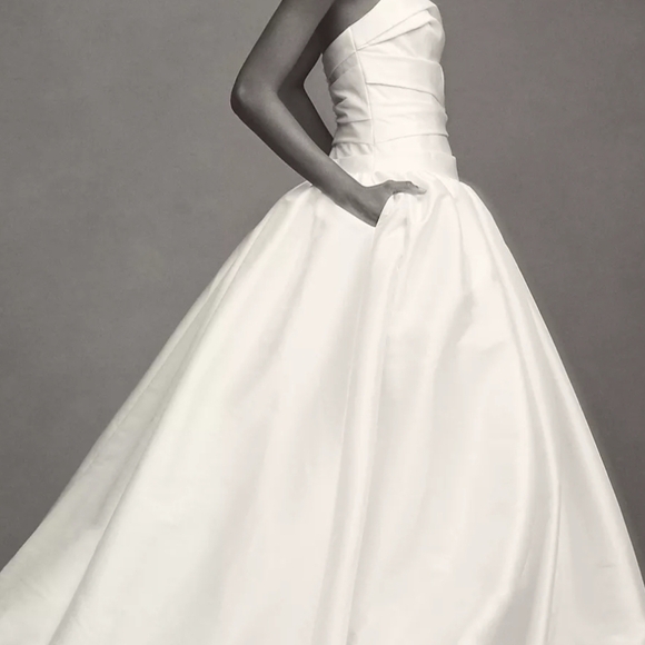 Jenny by Jenny You Strapless Wedding Gown - Picture 2 of 4